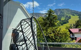 Bergnest Iseler mit Panoramablick